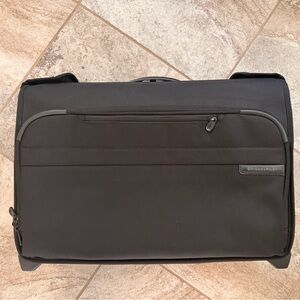 Briggs & Riley Black Garment Carry On 21’